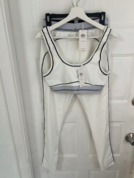 Alo Yoga Set Size Small White/Black - Picture 2 of 4